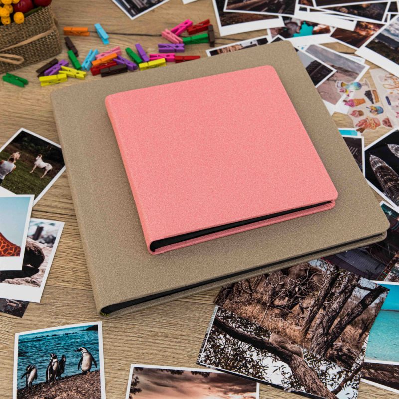 Album fai da te classici sovrapposti - album fotografici di vario colore