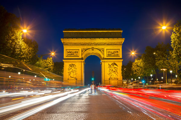 Come fotografare le scie notturne delle auto